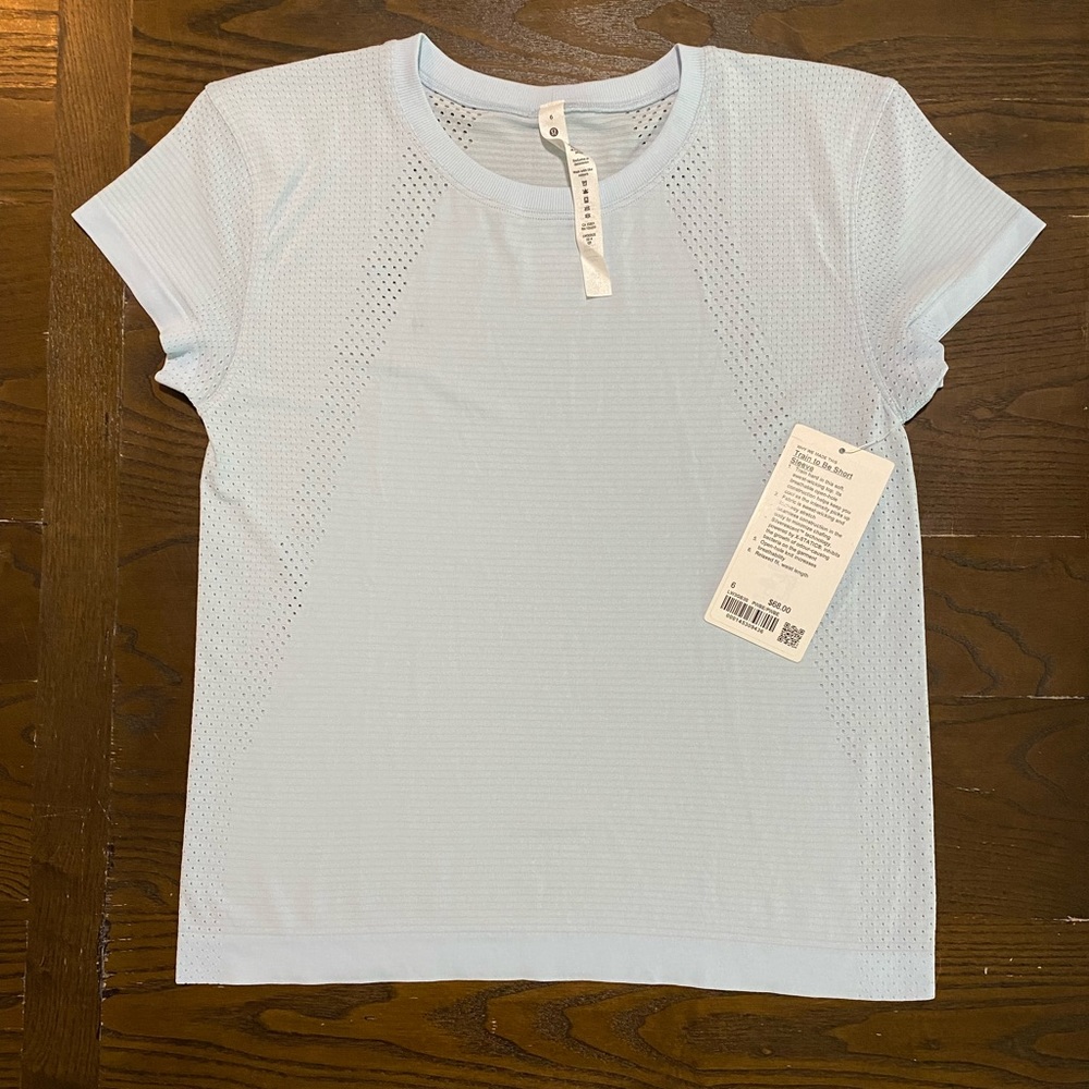 Train to Be short sleeve Lululemon T-shirt